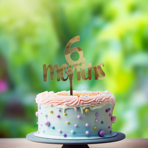 6 Months Yazılı Pasta Süsü Gold Renk - Kare Dekor
