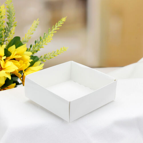 Beyaz Altlık 8x8x3 cm - Kare Dekor