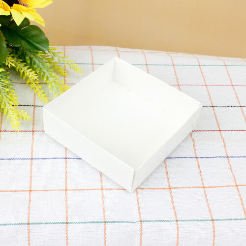 Beyaz Altlık 9x9x3 CM - Kare Dekor