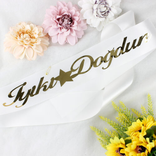 Gold Yazı İyiki Doğdun Beyaz Renk Kuşak - Kare Dekor