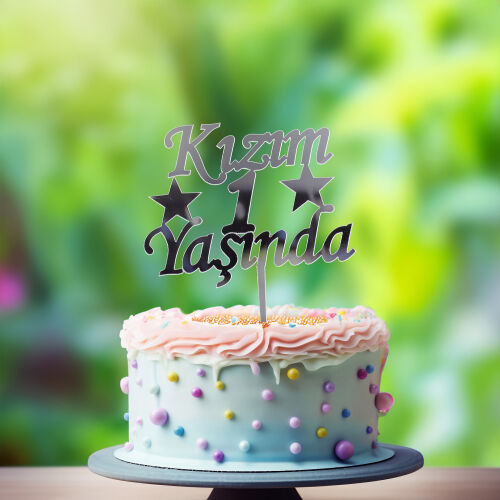 Kızım 1 Yaşında Yazılı Yıldızlı Pasta Süsü Gümüş Renk - Kare Dekor