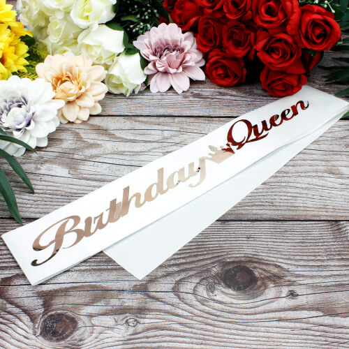 Rose Yazı Birthday Queen Beyaz Renk Kuşak - Kare Dekor